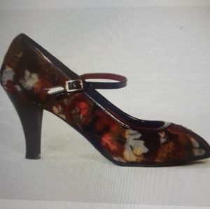 Stunning Madden Girl Flower Print Pump.